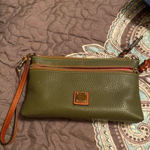 Dooney & Bourke Pouchette